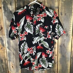 RVCA Hawaiian shirt short sleeve button up men’s size small